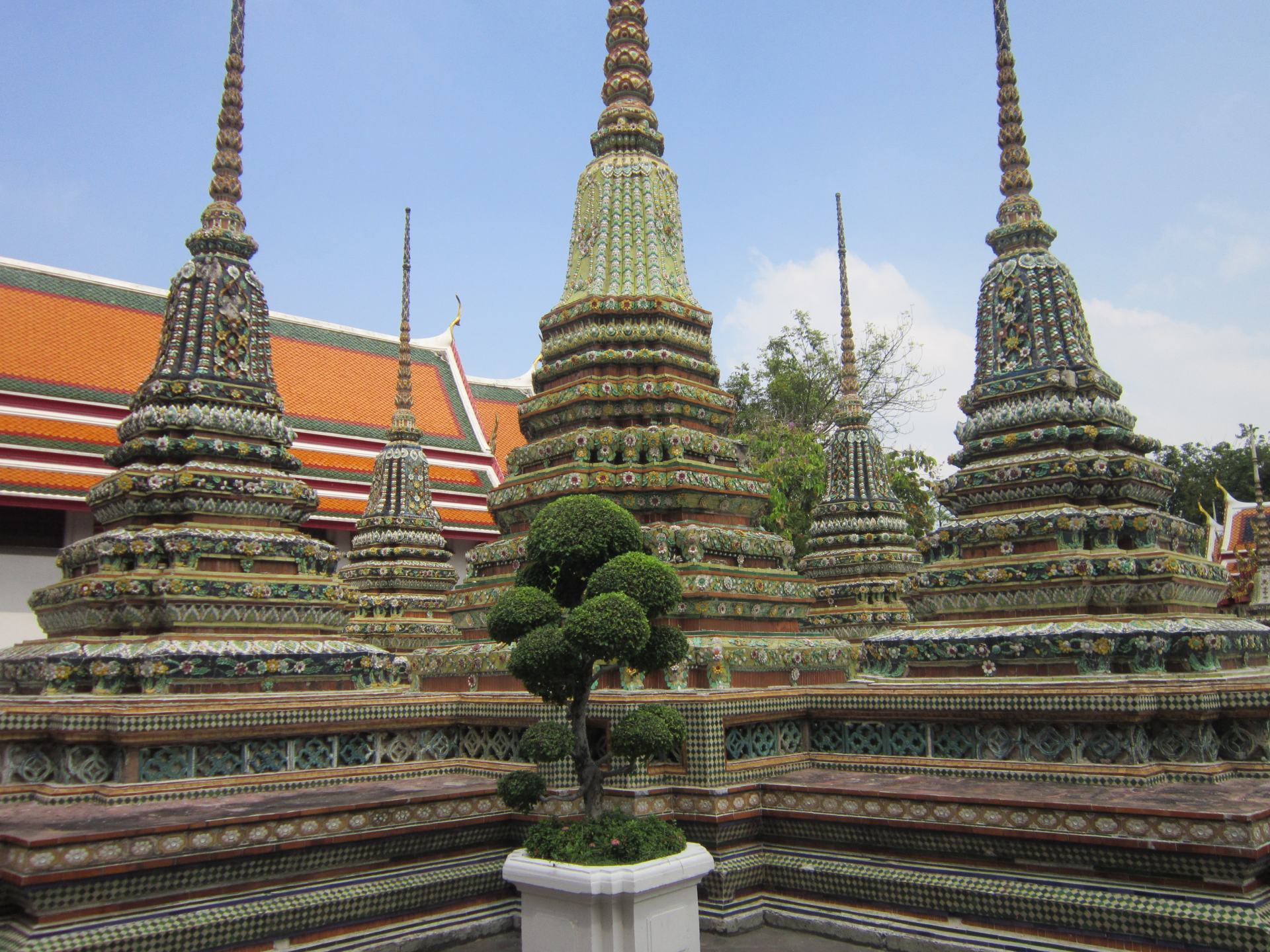 5 multi coloured stupas at Wat Pho in Bangkok - Southeast Asia 6 month backpacking route 